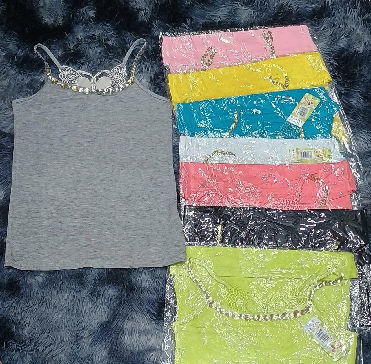 Camiseta con detalles diamantes-HS25-CD167 1 Camiseta con detalles diamantes-HS25-CD167