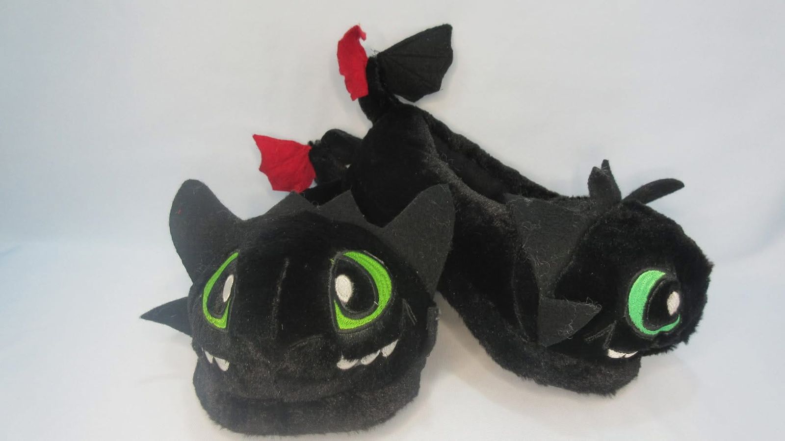 pantuflas-de-dragon-1730-fda06569-a4b2-434e-8b83-cbaf97325756