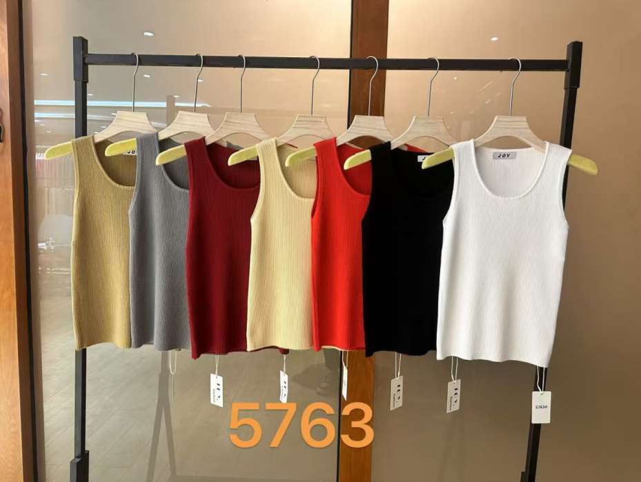 blusa-de-punto-acanalado-33610-5cd66cf5-ccbd-44dd-94e8-46d225cdb1ec