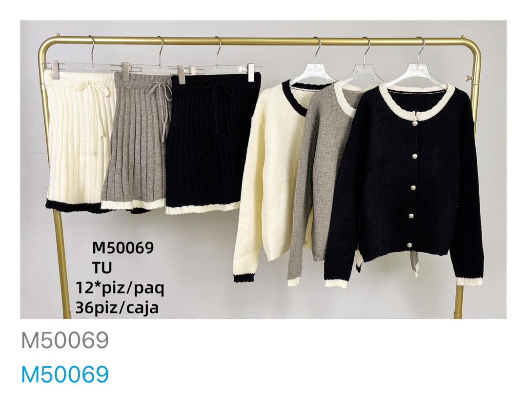 conjunto-de-falda-y-cardigan-12697-f7c59094-0e9c-44e5-99a8-c9b3d05a8057