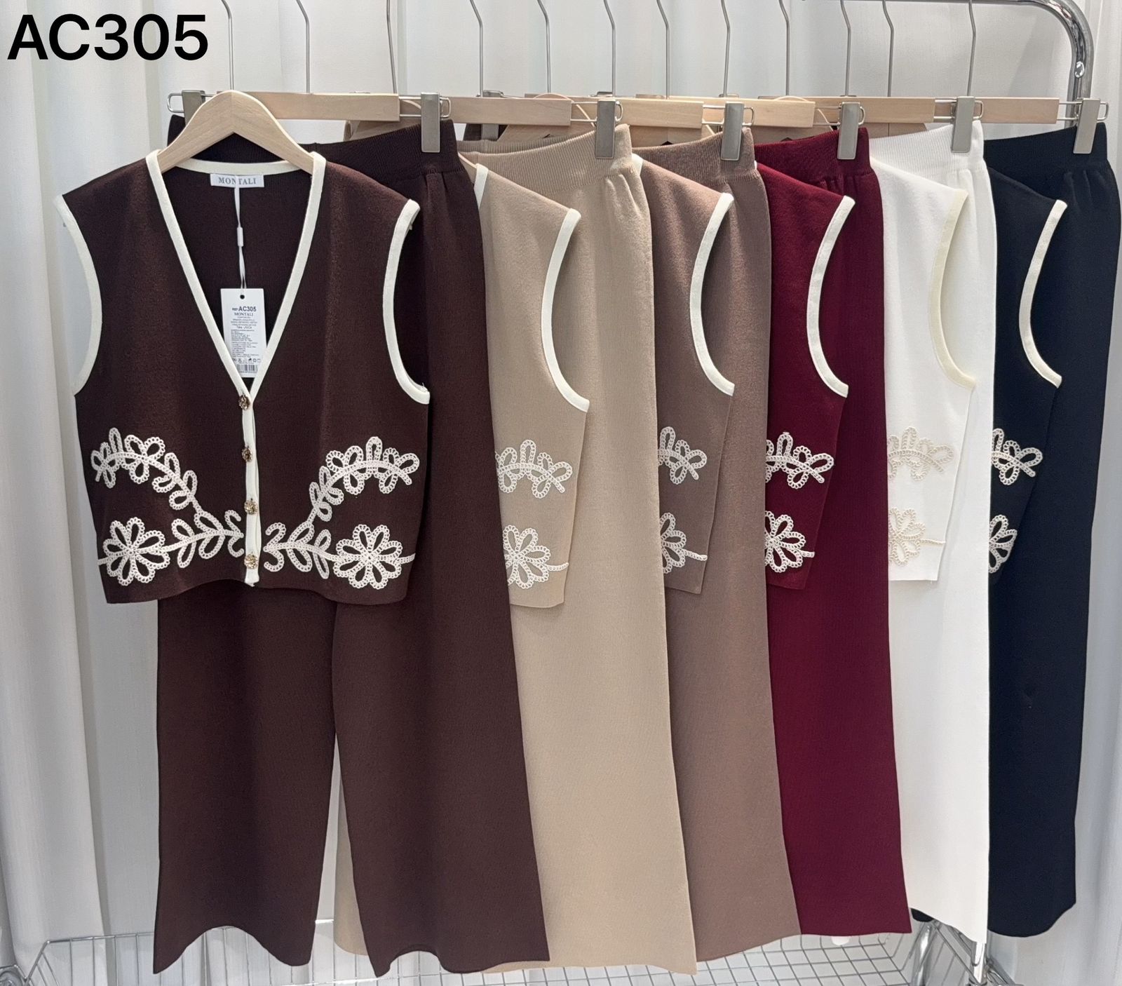 conjunto-tejido-chaleco-y-pantalon-bordado-24117-7023c5c2-6e00-4c20-b61c-4c11ab60b9df