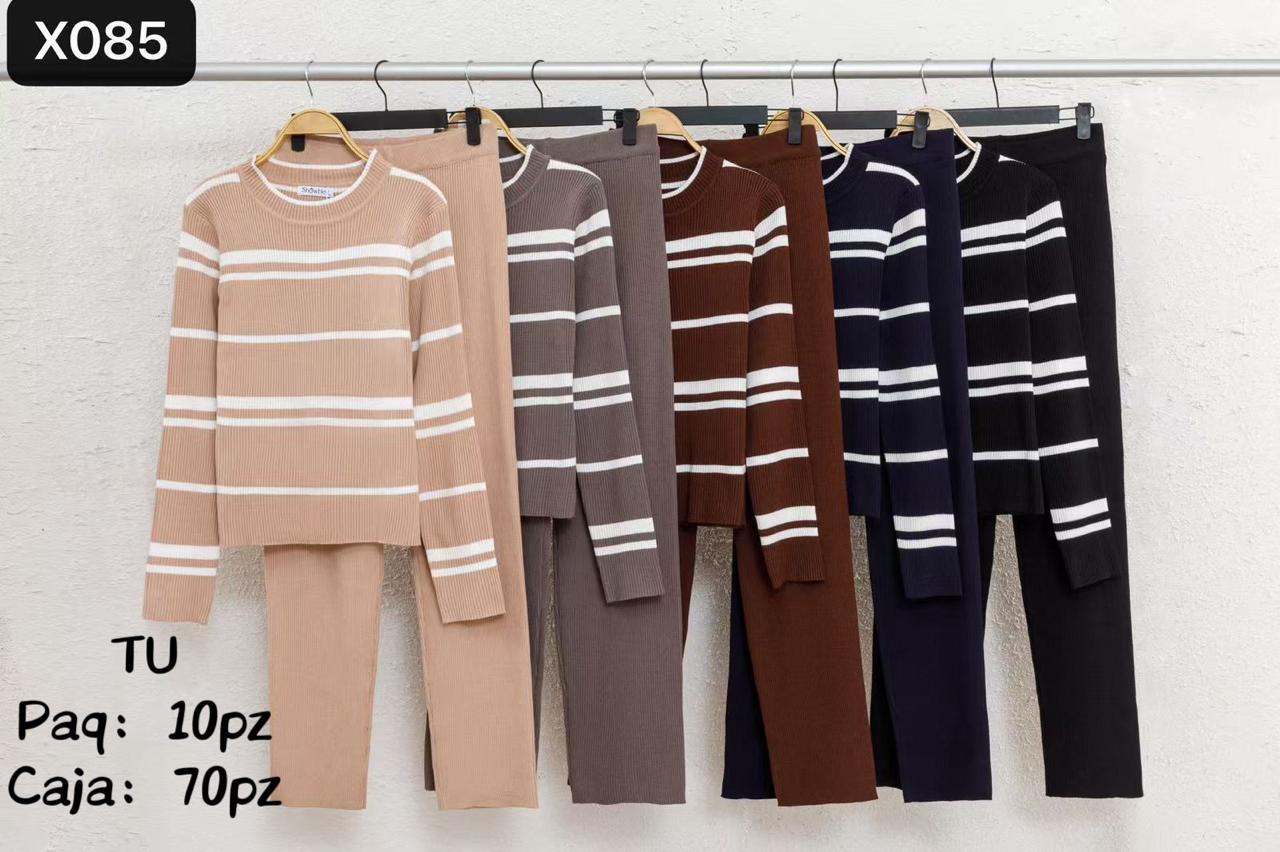 conjunto-tejido-con-rayas-13291-4ed6cf07-7a88-4d63-a80d-586b1415bee1