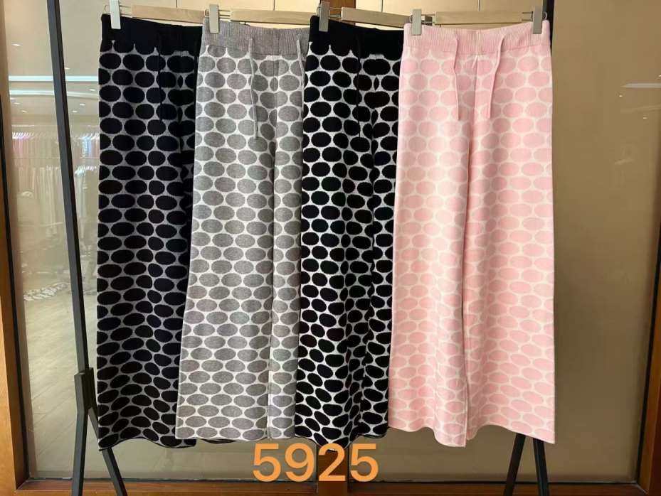 pantalones-de-punto-con-lunares-33610-2cf03eed-592d-4747-b56b-71499c7f7452