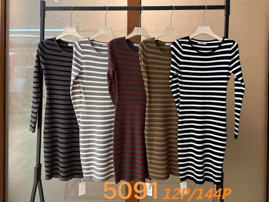 vestido-de-punto-a-rayas-33610-9aa2bfe6-eaf5-4431-99a5-830c0ab6defa