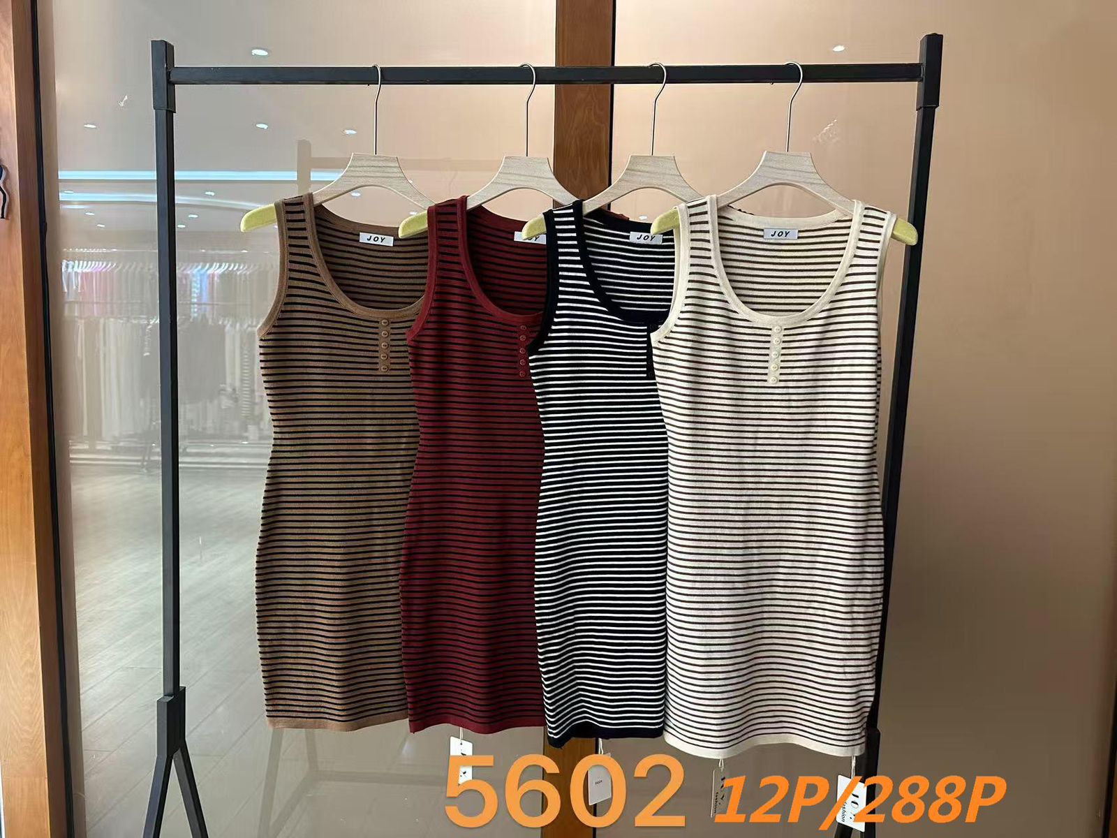 vestido-de-punto-a-rayas-33610-e4f14376-014a-42fd-8734-fd8e6cc2b63d