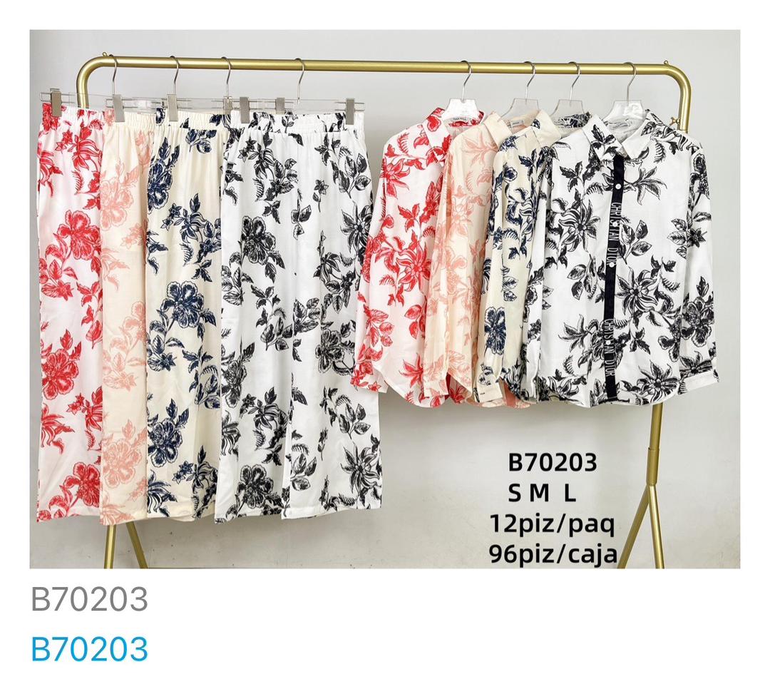 conjunto-de-camisa-y-pantalon-con-estampado-floral-12697-dab6395b-f348-4745-a769-50a9fb6b749e