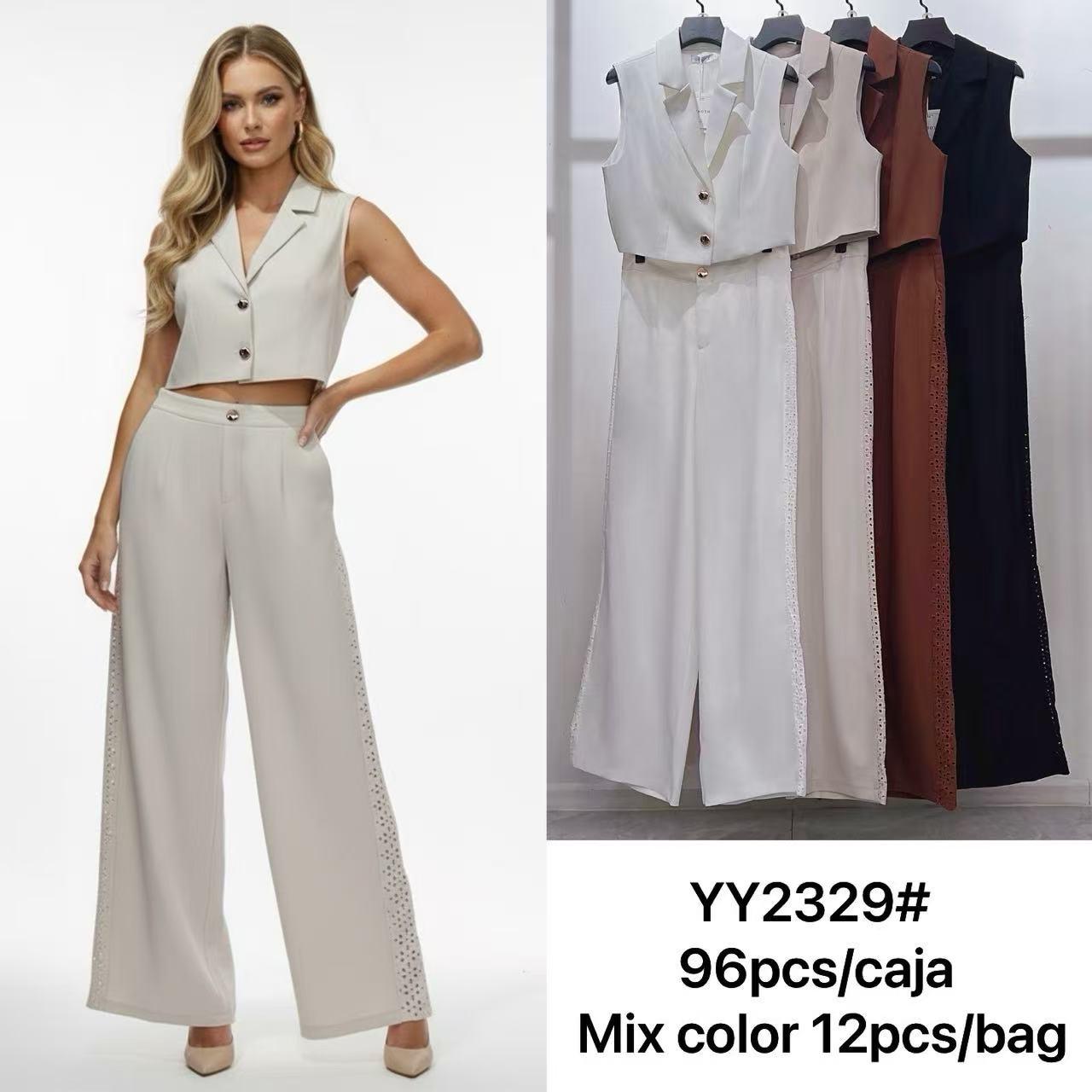conjunto-de-chaleco-y-pantalon-de-mujer-2319-1379940a-9b9c-4826-b9a4-a312aaf258f4