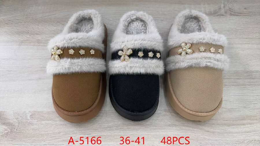 pantuflas-de-hogar-con-detalle-floral-12370-bc83f980-6a92-4a79-bef4-f8c0a08a8cfb