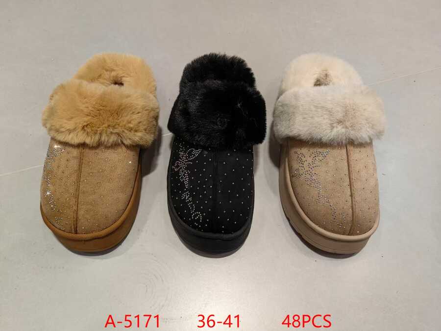 pantuflas-de-peluche-con-adornos-12370-5c7276d6-dbd3-4717-b263-e41c9279e376