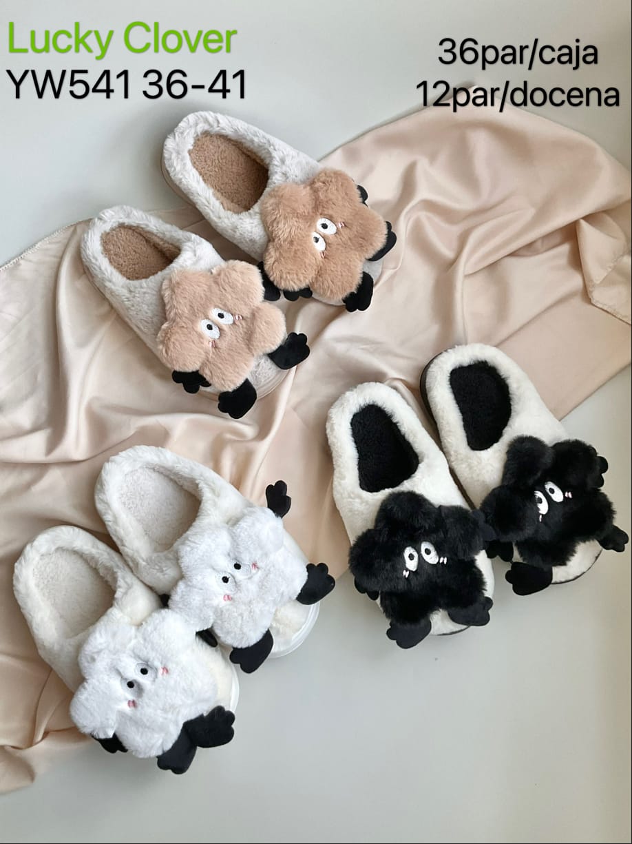 pantuflas-de-peluche-con-diseno-de-cara-15868-2c75e45c-23c9-45ed-a7fd-e8b0d830ef7a.jpeg