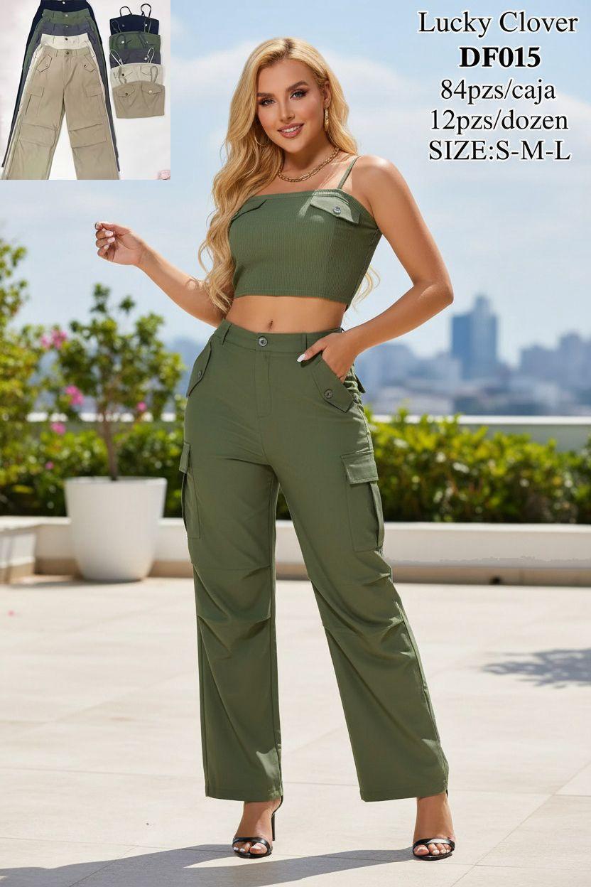 conjunto-de-crop-top-y-pantalones-cargo-8826-62ebc8f3-322f-49b3-b3b2-c7c3d8776df3